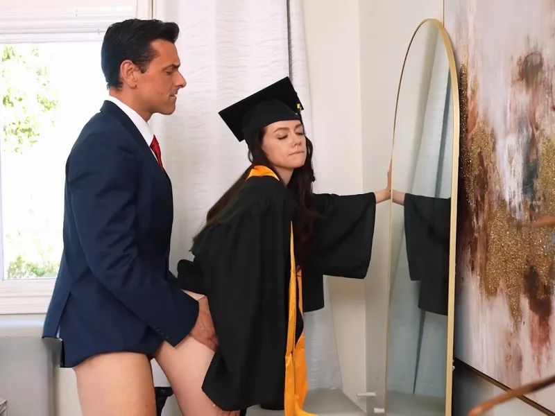 Cha dượng doggy cô con gái sữa đặc rớt đầy sàn