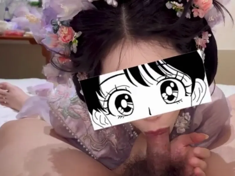 Gái xinh trong bộ đồ nhóc con mút dương vật cực đã