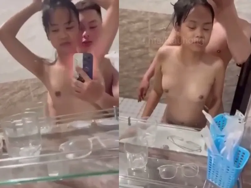 Mảnh khảnh em cùng anh người yêu nắc trước gương quay kỉ niệm